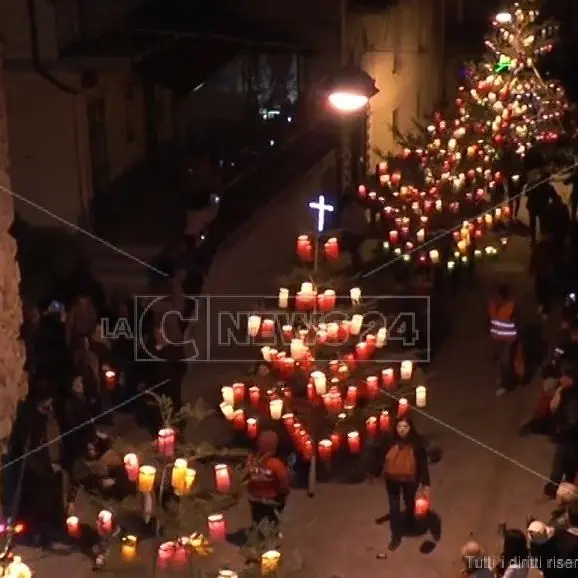 La Naca di Davoli, cinquemila lanterne illuminano la notte del venerdì santo