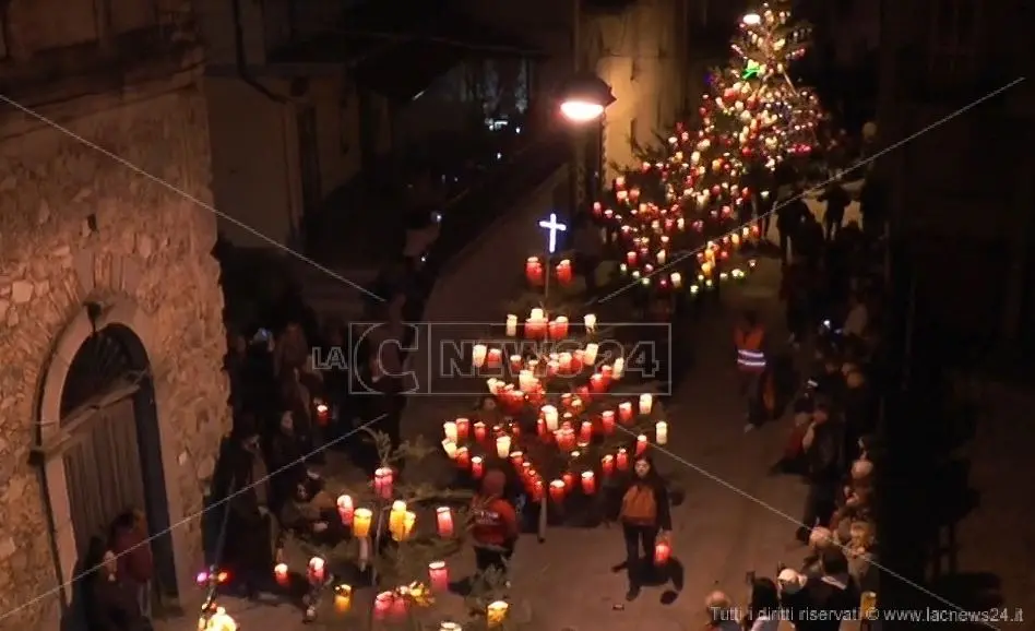 La Naca di Davoli, cinquemila lanterne illuminano la notte del venerdì santo