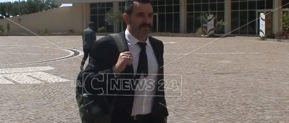 Le Iene tornano in Calabria, blitz dal commissario alla sanità Cotticelli