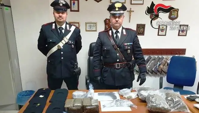 Maxi-sequestro di armi, droga e munizioni nelle campagne di San Gregorio d'Ippona