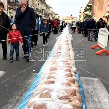 A Siderno la “sguta” più lunga del mondo: 540 metri di dolcezza