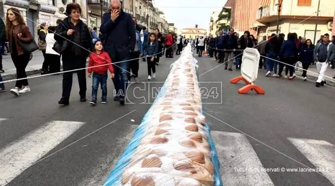 A Siderno la “sguta” più lunga del mondo: 540 metri di dolcezza