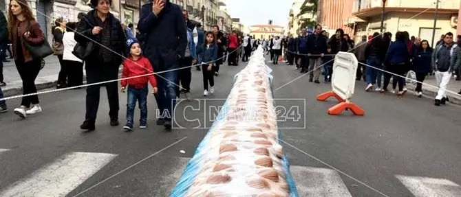A Siderno la “sguta” più lunga del mondo: 540 metri di dolcezza