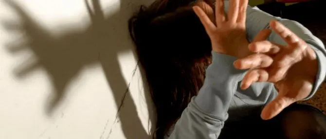 Violenza su 13enne, ai domiciliari caporal maggiore degli alpini