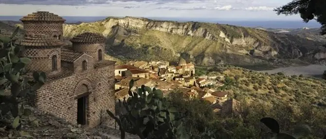 Fotografia, la Cattolica di Stilo ottiene la menzione speciale “Borghi”