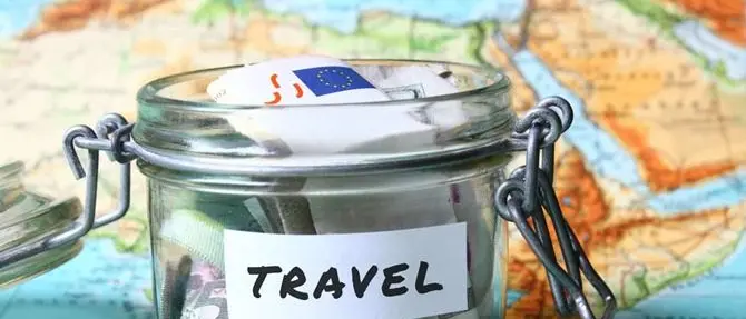 Prometteva viaggi a prezzi scontati, clienti truffati in un'agenzia di Paola