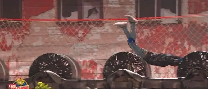 Incidente durante Ciao Darwin, concorrente in gravi condizioni