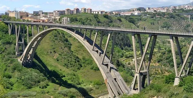 Verifiche sulla sicurezza del Ponte di Catanzaro, traffico interrotto