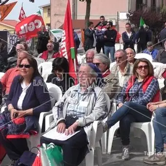 25 aprile a Bonifati, è ancora scontro a distanza tra partigiani e neofascisti