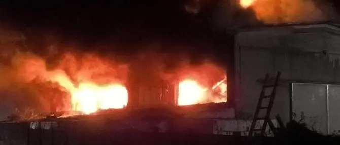 Foggia come San Ferdinando: un migrante muore tra le fiamme