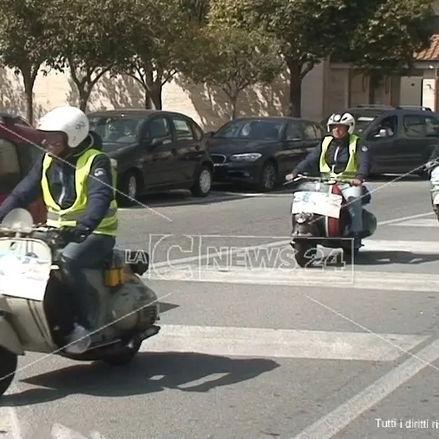 In vespa lungo la statale 106 per ricordare le vittime della strada