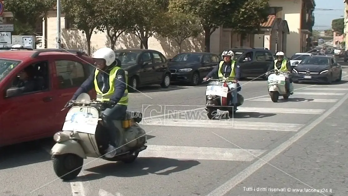 In vespa lungo la statale 106 per ricordare le vittime della strada