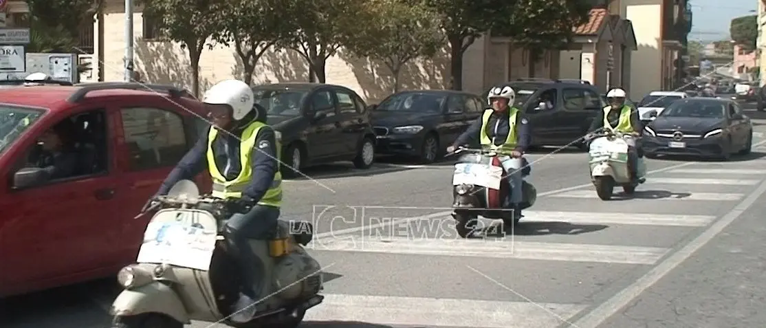 In vespa lungo la statale 106 per ricordare le vittime della strada