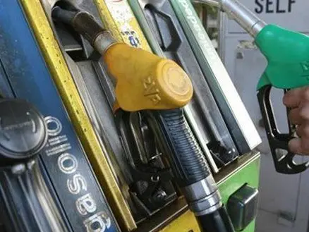 Carburanti, Assoutenti chiede al Governo il taglio immediato delle accise: «Prezzi alle stelle, rischio effetto domino sull’economia»