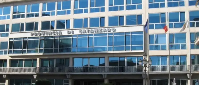 Provincia di Catanzaro, 10 milioni di euro per strade e scuole