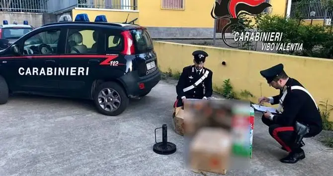 Fuochi d'artificio illegalmente detenuti in sagrestia, priore denunciato