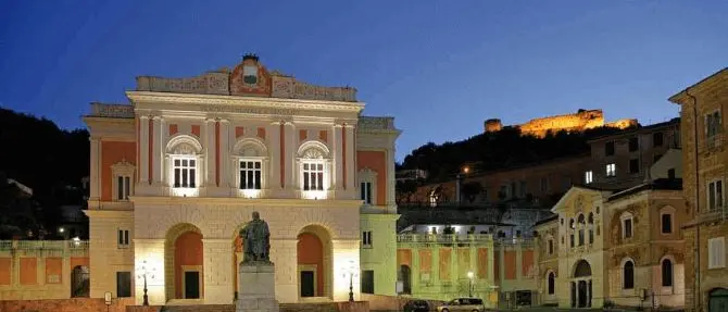 Cosenza, al Rendano un concerto per realizzare un ristorante solidale