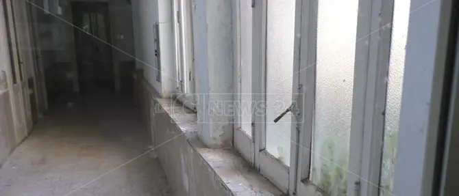 Tra reparti chiusi e servizi inesistenti, viaggio nell'ex ospedale di Taurianova