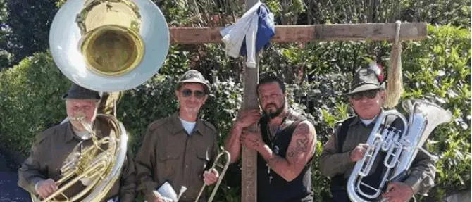 «Sono un Barabba», da Milano a Roma con una croce sulle spalle