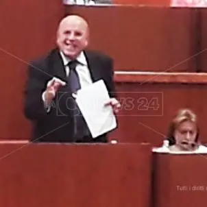 Sanità, il Consiglio si ribella al Governo. «Calabria criminalizzata, stop a decreto Grillo»