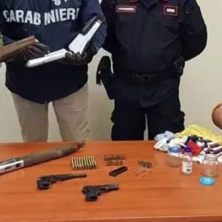Armi e munizioni in una vecchia lavatrice, un arresto nella Locride
