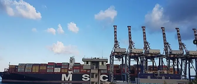 Dall’Asia a Gioia Tauro, il porto accoglie una delle navi più grandi al mondo