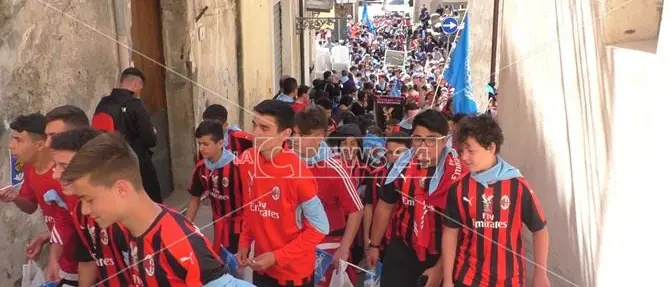 A Paola centinaia di ragazzi in marcia verso il santuario di San Francesco