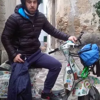 Dalla Calabria alla scoperta dell’Europa in sella ad una Vespa