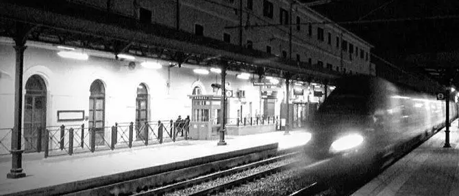 Benvenuti in Calabria: ad accogliere i viaggiatori solo Nostra Signora delle Patatine