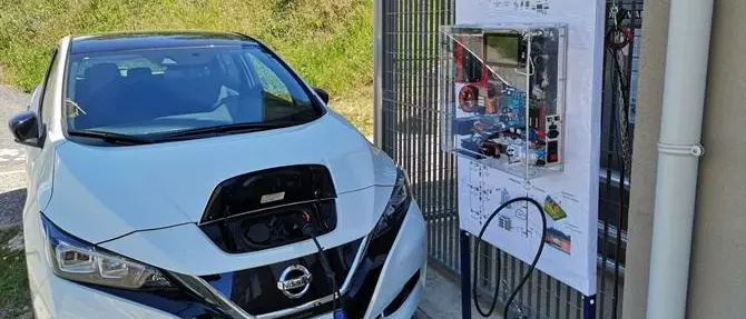 Auto elettriche che scambiano energia con le case: l’innovazione targata Unical
