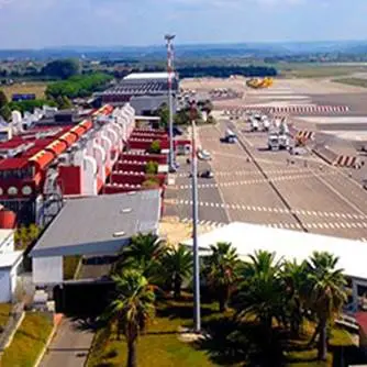 Aeroporto di Lamezia, i lavoratori Sacal scendono in piazza