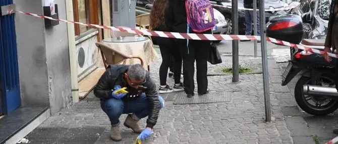 Sparatoria tra la folla, bimba di 4 anni ferita gravemente