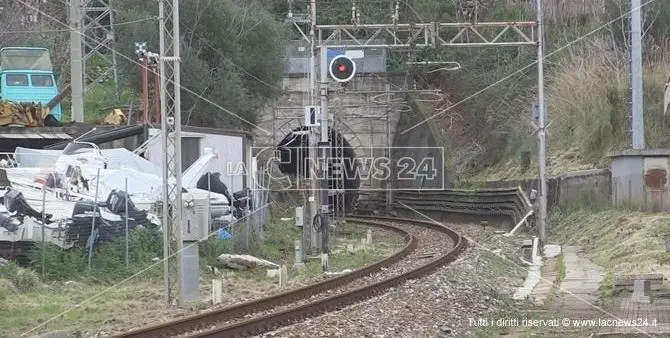 Lavori nella galleria Santomarco, sospesi i treni nel tratto Paola-Cosenza