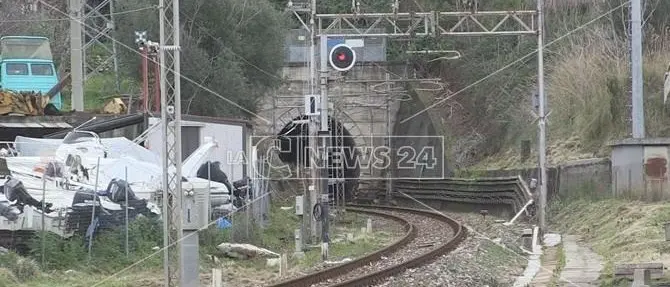 Lavori nella galleria Santomarco, sospesi i treni nel tratto Paola-Cosenza