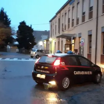 Accoltella moglie e figlio in strada, arrestato uomo di origini calabresi