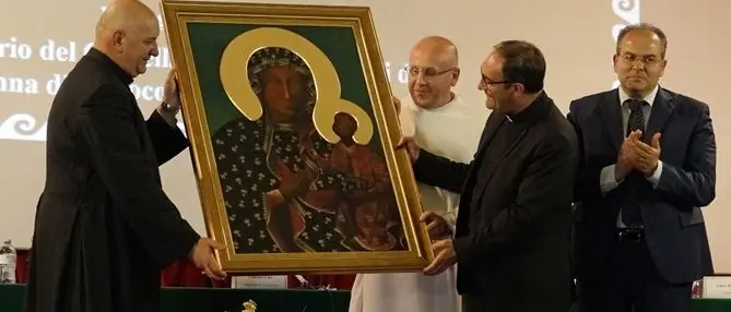 Dalla Polonia a Crotone, la città abbraccia l'icona della Madonna di Czestochowa