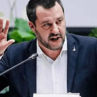Salvini: «Chiuderò tutti i negozi di cannabis legale, sono diseducativi»
