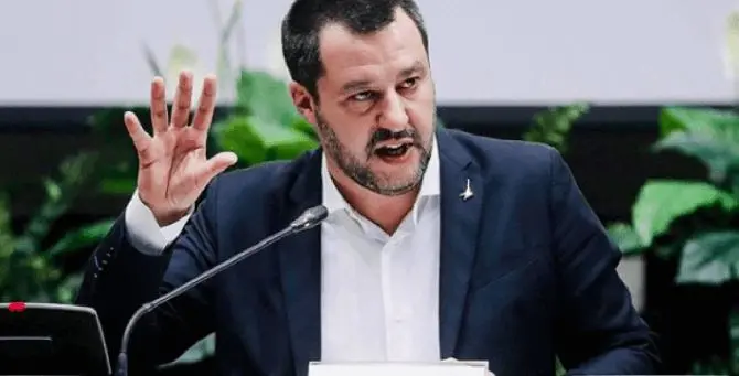 Salvini: «Chiuderò tutti i negozi di cannabis legale, sono diseducativi»