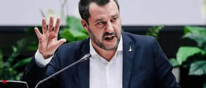 Salvini: «Chiuderò tutti i negozi di cannabis legale, sono diseducativi»