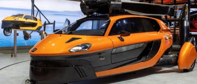 In mostra a Barcellona la prima auto volante