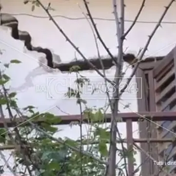 Lamezia e il quartiere Calia che viene giù. «Qui si rischia il morto»