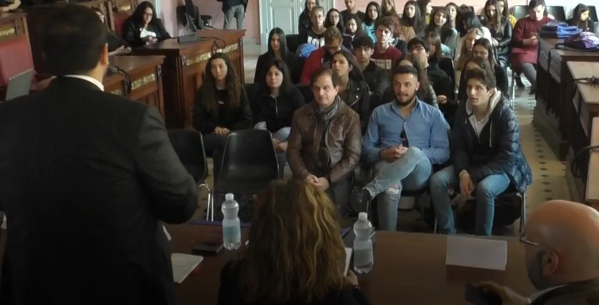 Palmi, gli studenti celebrano l'Europa: «È il nostro Paese»