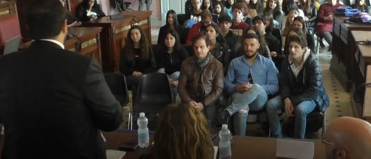 Palmi, gli studenti celebrano l'Europa: «È il nostro Paese»