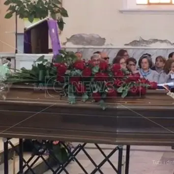 A Locri l'ultimo commosso saluto a Paolo Pollichieni