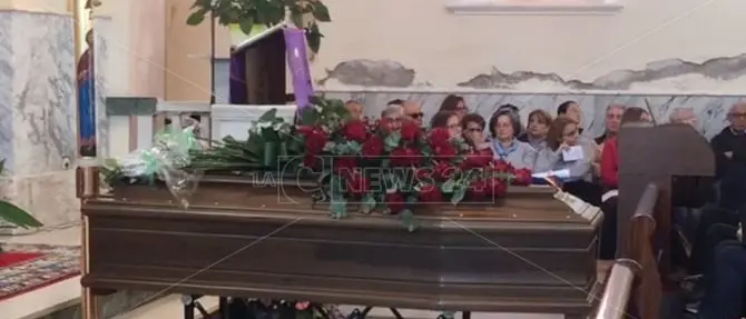 A Locri l'ultimo commosso saluto a Paolo Pollichieni