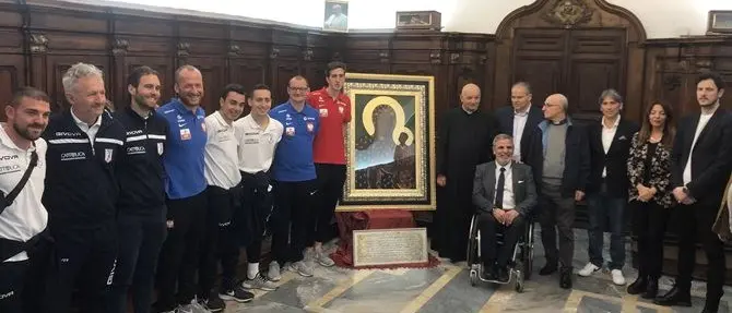 La nazionale di calcio polacca amputati nella cattedrale di Crotone