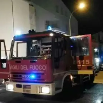 Auto in fiamme a Pizzo, evacuata intera palazzina