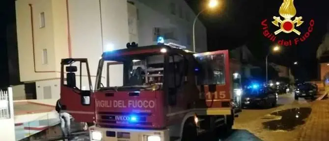 Auto in fiamme a Pizzo, evacuata intera palazzina