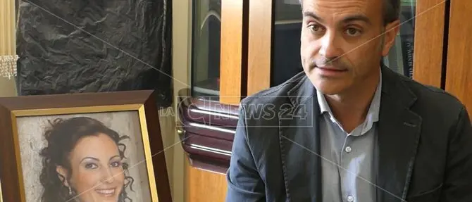 Morì dopo il parto, l’allarme del marito: «Pm trasferito, verità a rischio»