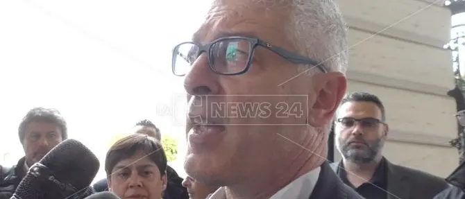 Morra replica a Forza Italia: «Li sfido in tribunale»